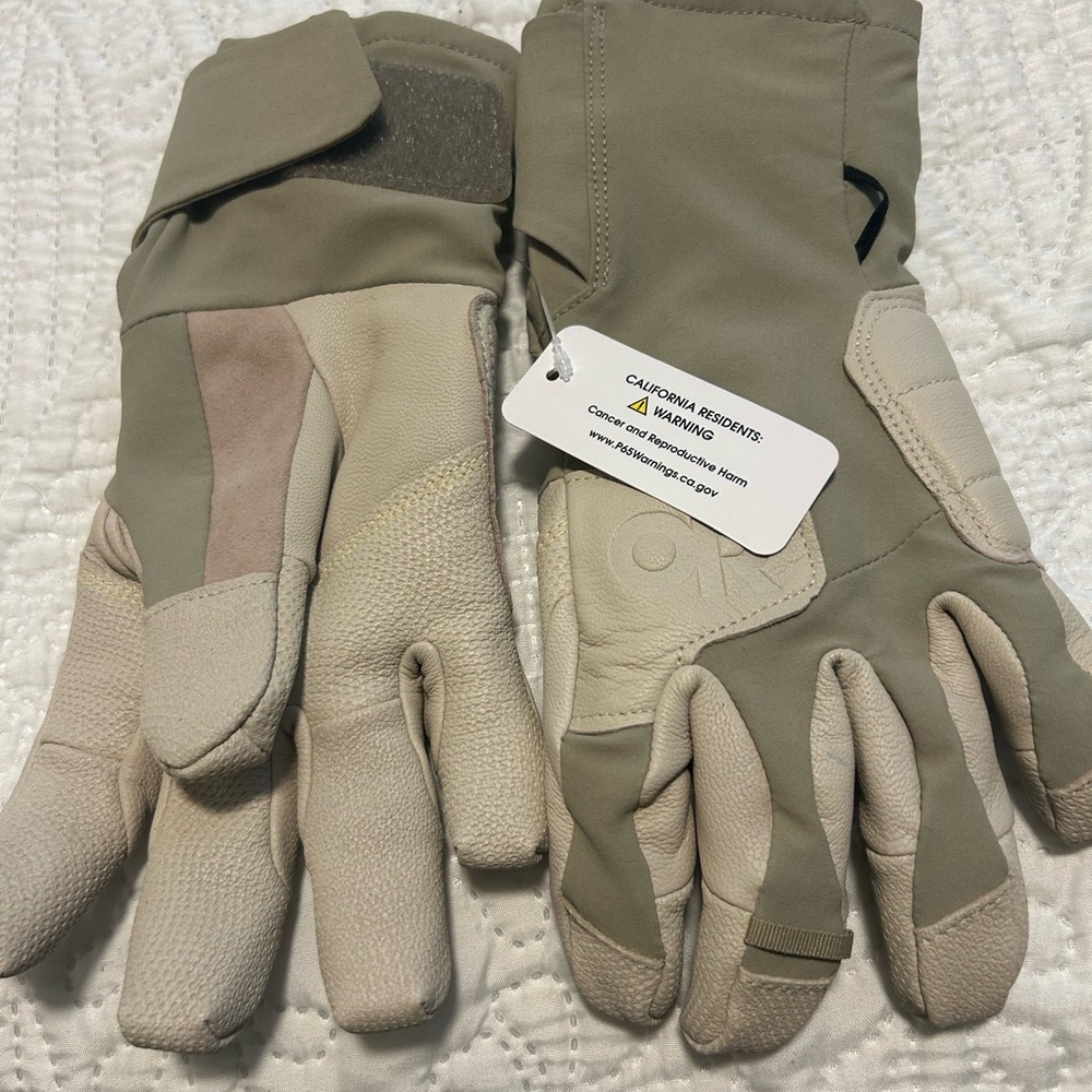 Outdoor Research Women's Extravert Gloves in khaki/oyster